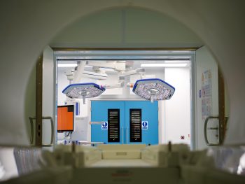 Flush-to-ceiling design MAT