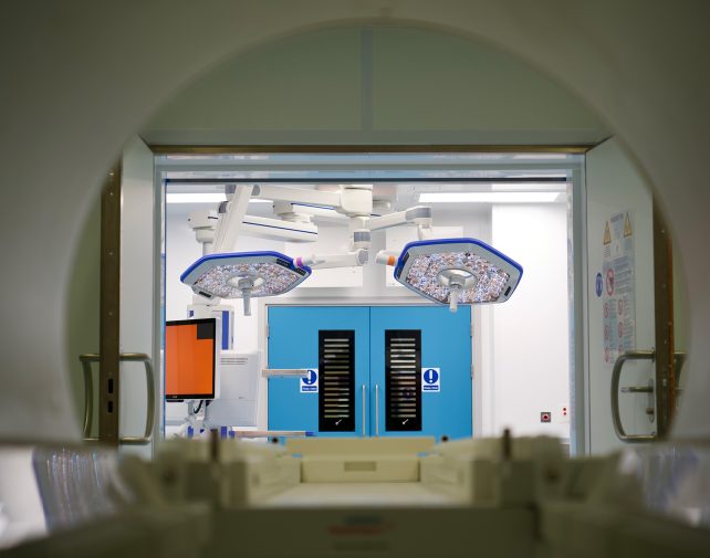 Flush-to-ceiling design MAT